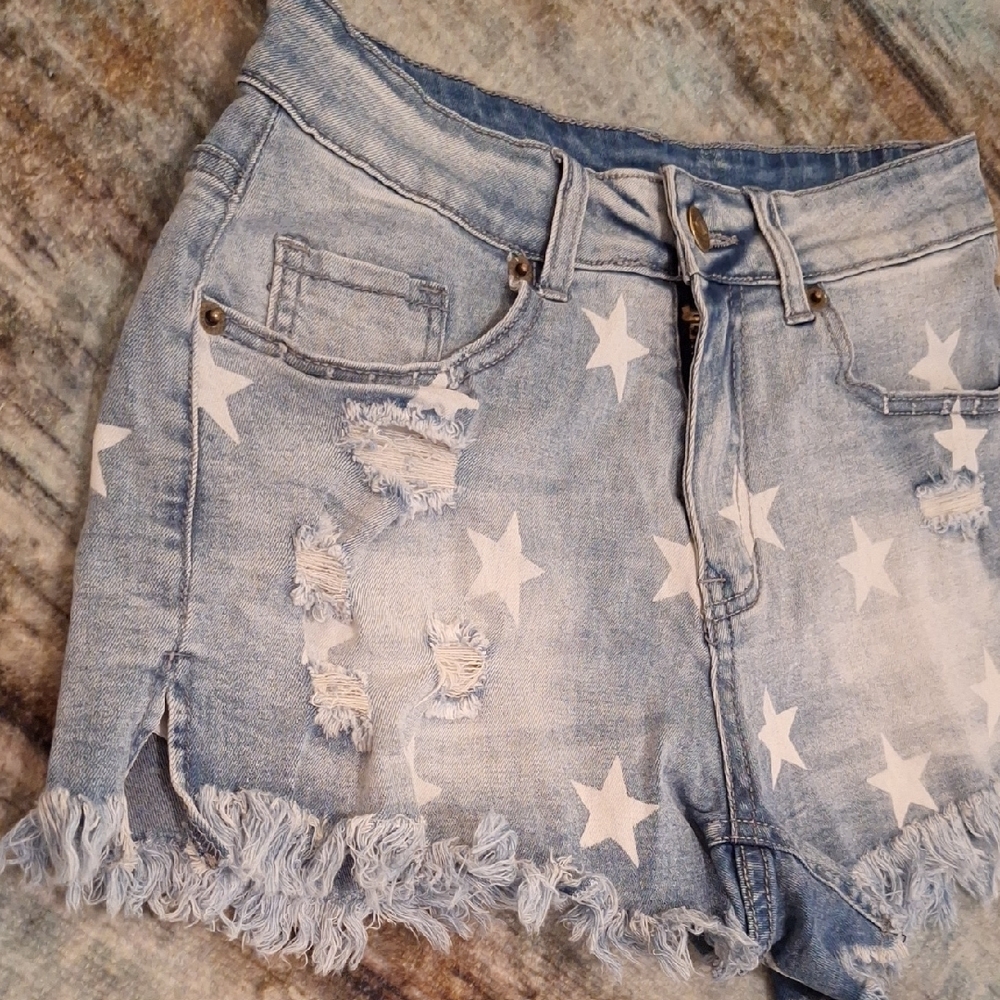 ๐ฅ๐ฅ$8.00 Starry Light Blue Frayed Denim Shorts. Excellent Condition Size Small - Picture 3 of 6
